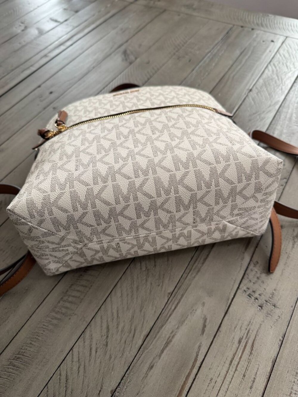 Michael Kors Dallas Medium Signature Logo Backpack in Vanilla / Luggage NWOT - Picture 8 of 11